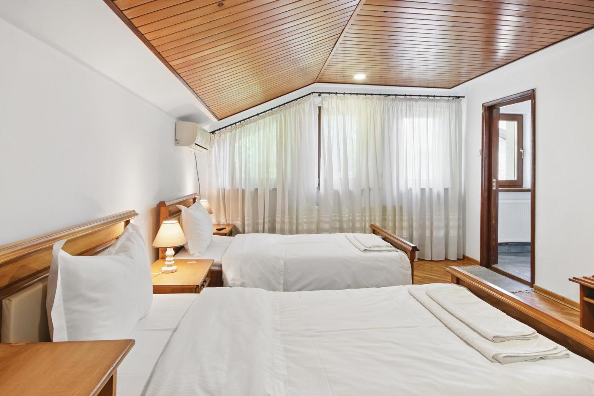 Hotel Casa Galand Parscov Zewnętrze zdjęcie