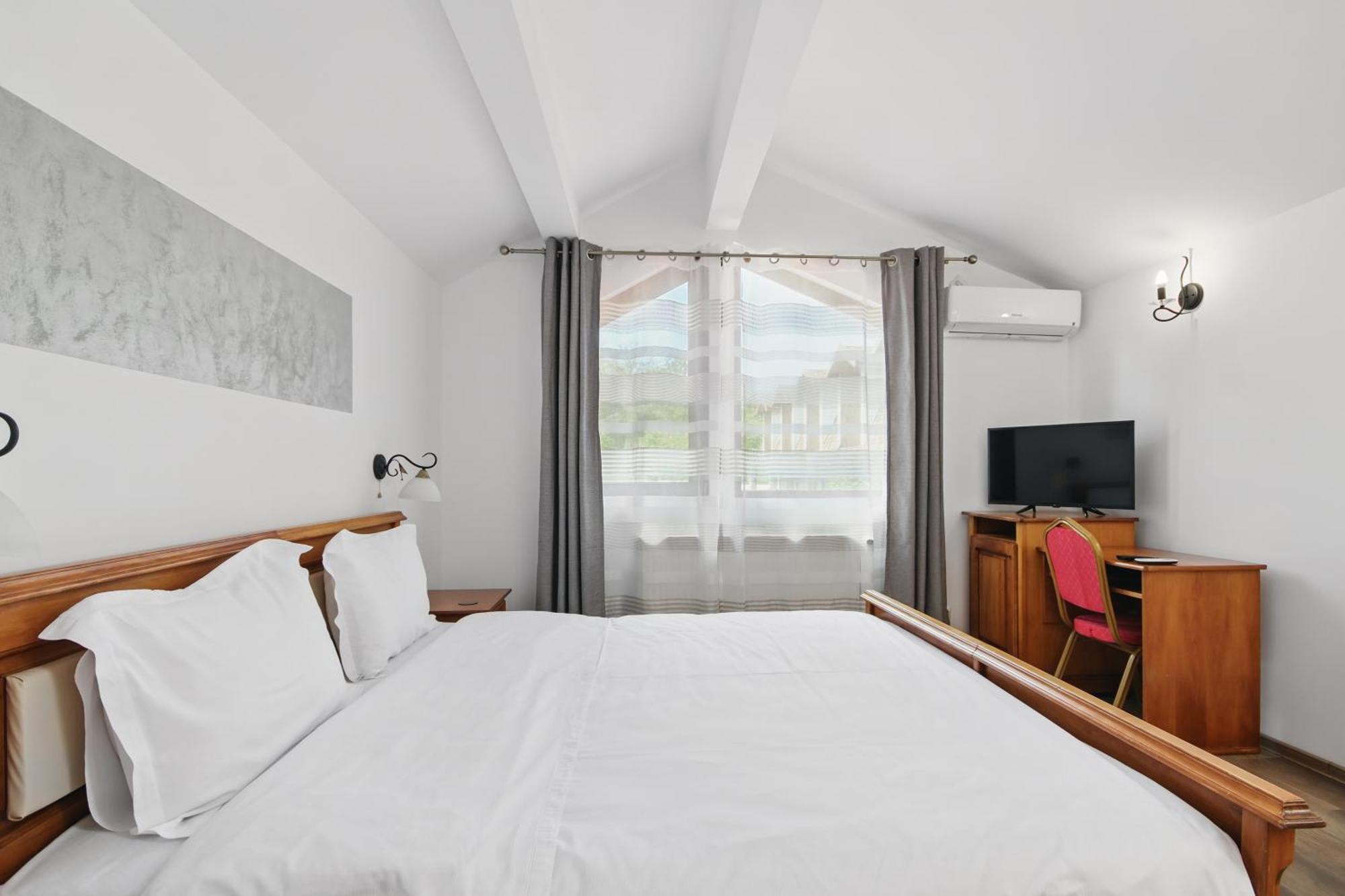 Hotel Casa Galand Parscov Zewnętrze zdjęcie